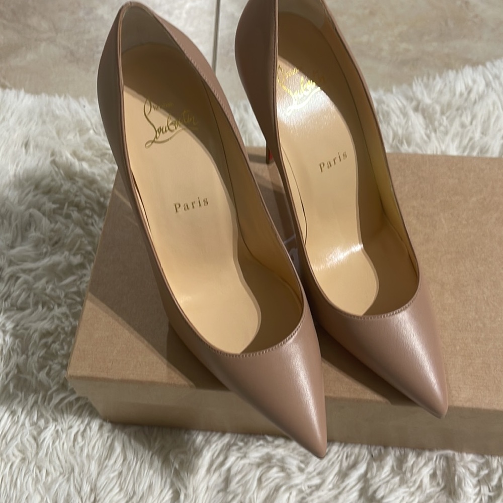 Christian Louboutin Nude Beige Leather Pointed Toe Pumps with Red Soles - Picture 4 of 10